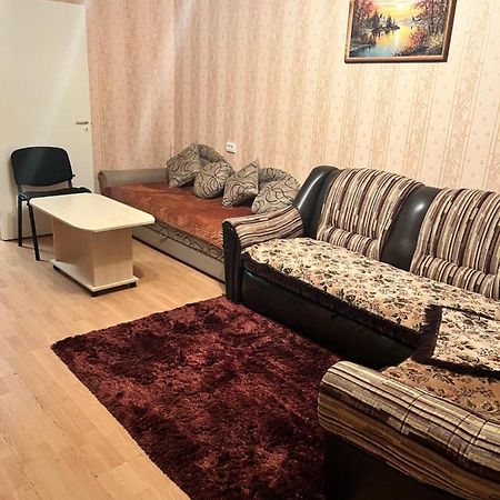 Ореховая Горка Апартаменты С Балконом И Лифтом Narva Eksteriør bilde