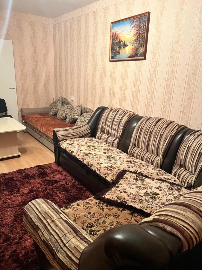 Ореховая Горка Апартаменты С Балконом И Лифтом Narva Eksteriør bilde