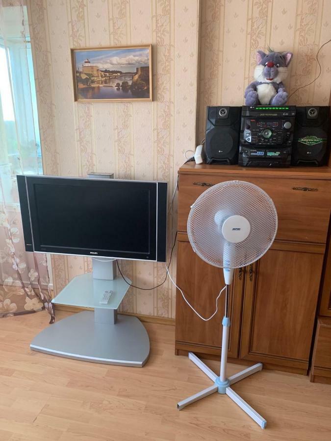 Ореховая Горка Апартаменты С Балконом И Лифтом Narva Eksteriør bilde